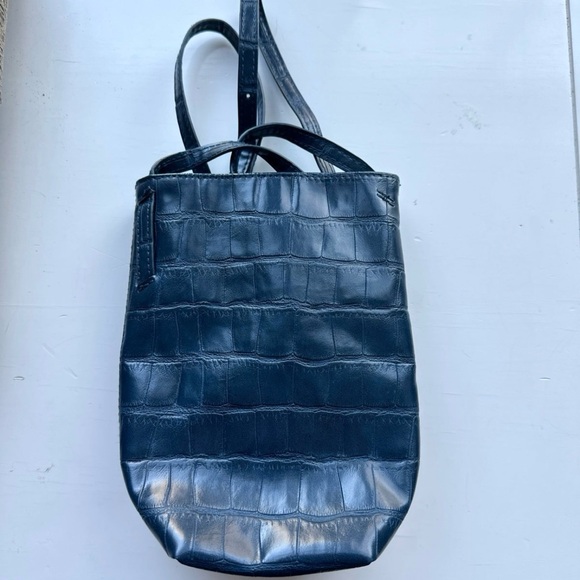Corkcicle Carry Sling Bag - Navy - Picture 5 of 9
